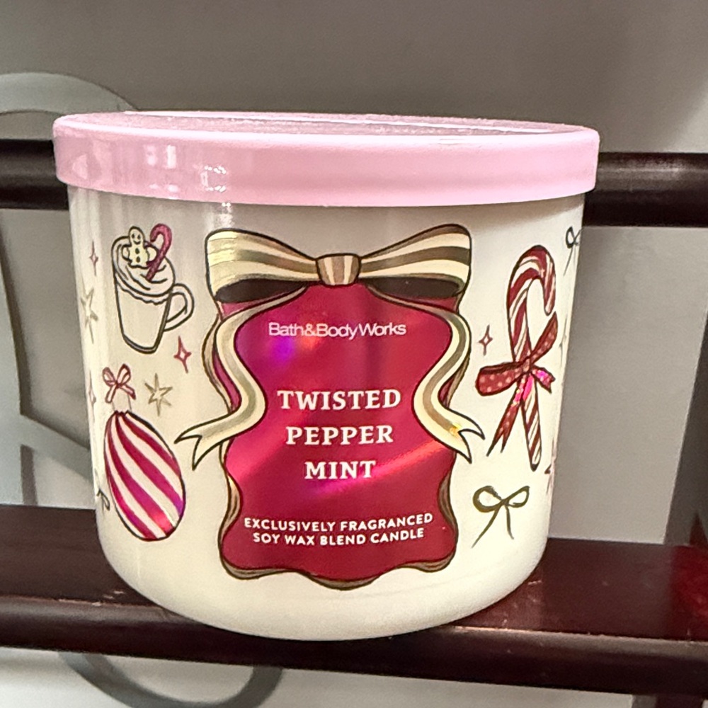 Bath & Body Works Twisted Peppermint Candle